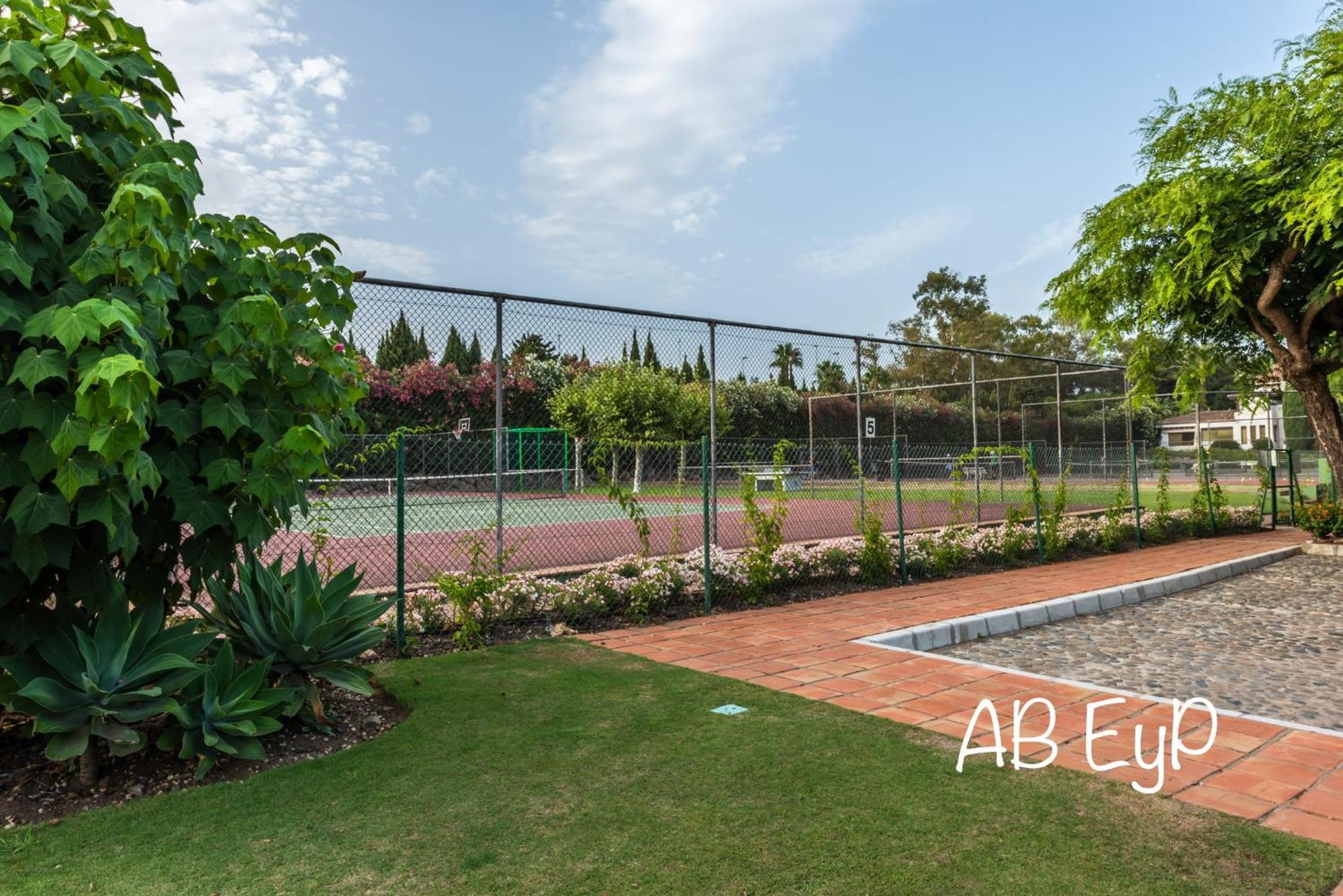 Alcazaba Beach Apartment 埃斯特波纳 外观 照片