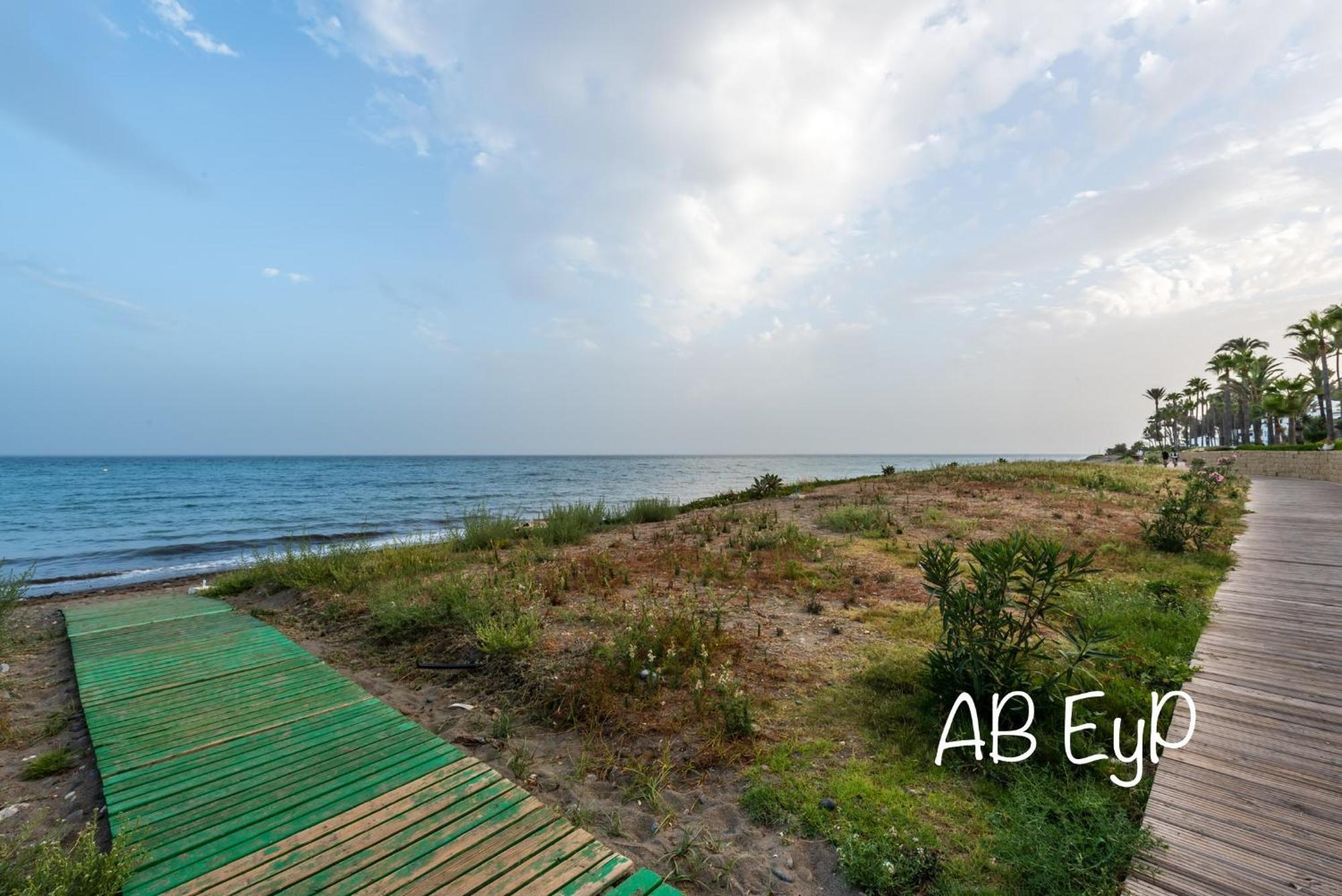 Alcazaba Beach Apartment 埃斯特波纳 外观 照片