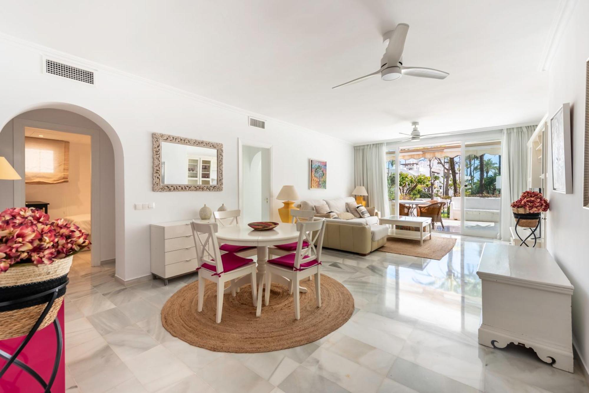 Alcazaba Beach Apartment 埃斯特波纳 外观 照片
