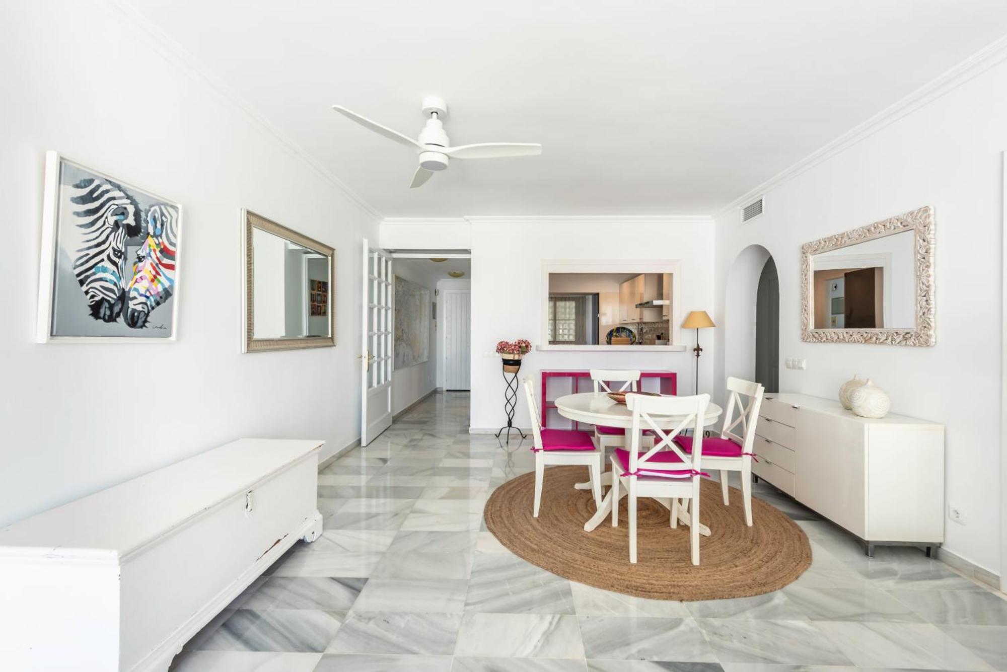 Alcazaba Beach Apartment 埃斯特波纳 外观 照片