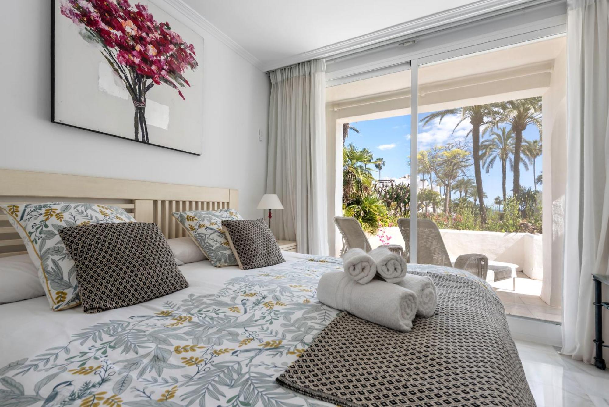 Alcazaba Beach Apartment 埃斯特波纳 外观 照片