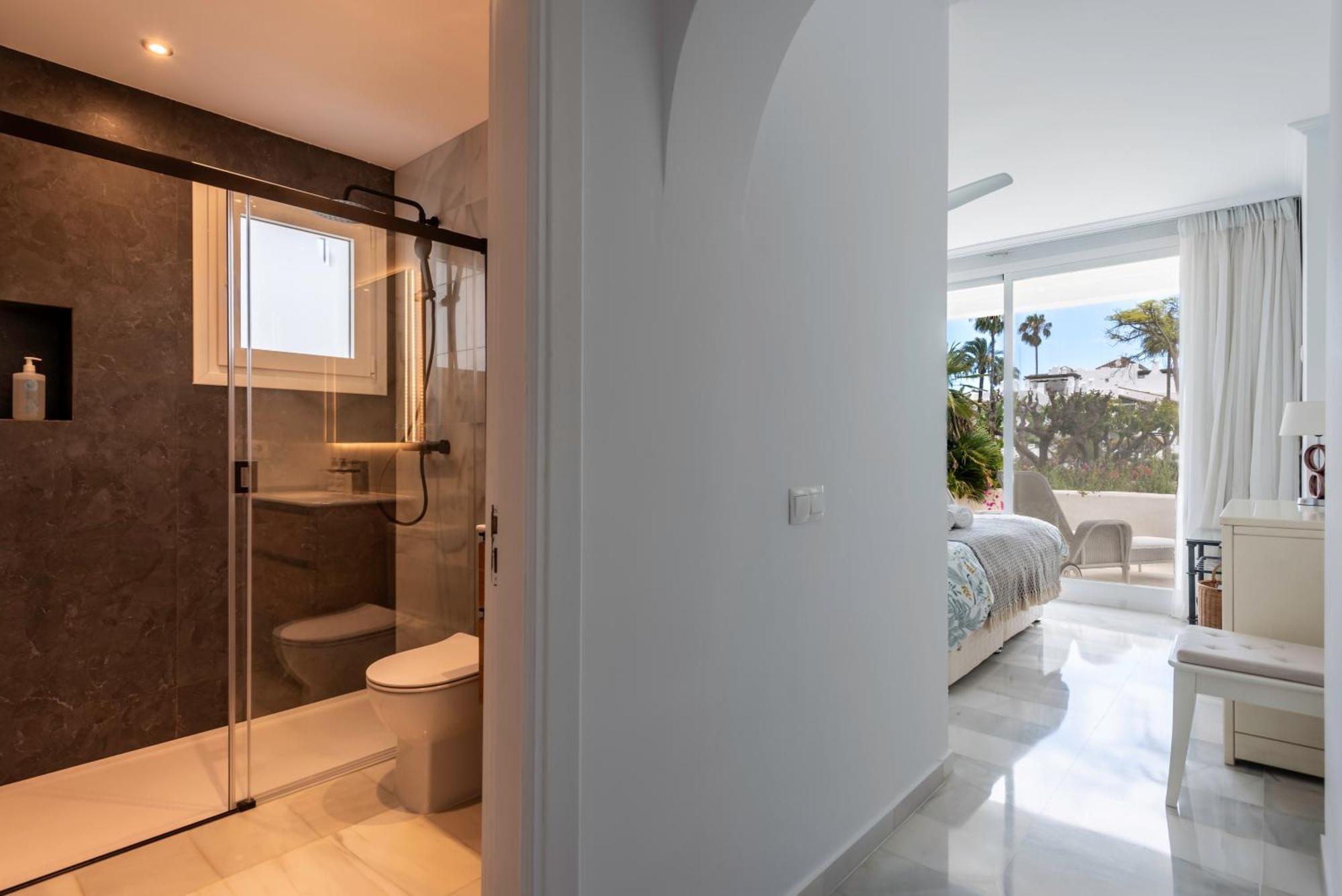 Alcazaba Beach Apartment 埃斯特波纳 外观 照片