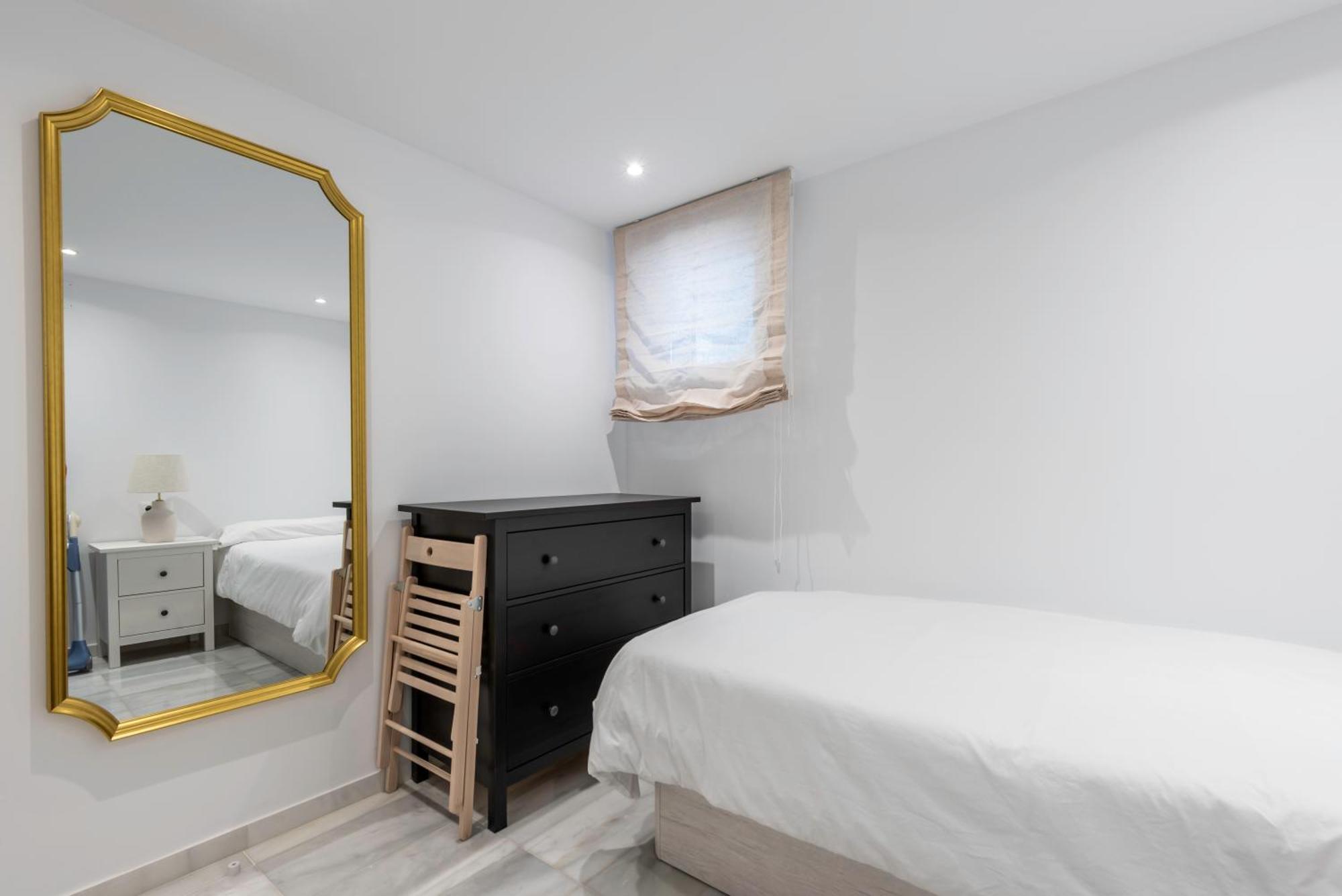 Alcazaba Beach Apartment 埃斯特波纳 外观 照片